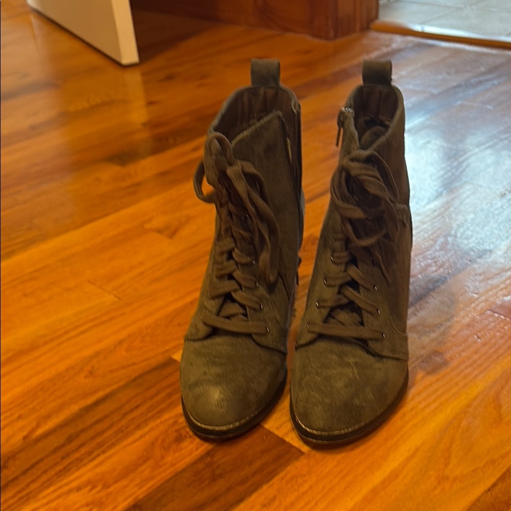 Women's Lace-Up Ankle Boots